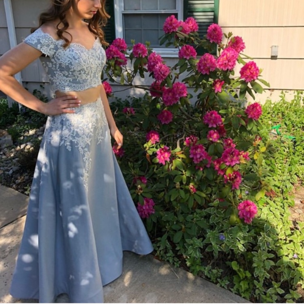 Beautiful 2 Piece Gown La Femme Floral lace details Size 10